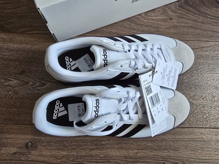 Pantofi Adidas Court Base