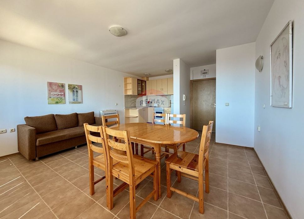 Апартамент с две спални и нескриваема морска гледка за продажба, гр.