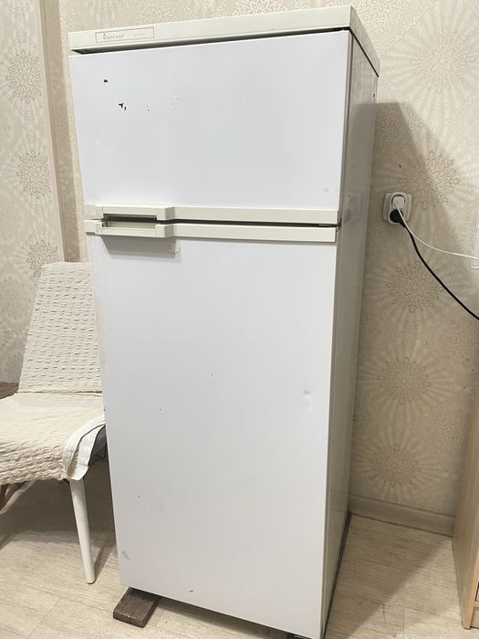 Продам холодильник фирма  нужно заменить фрион