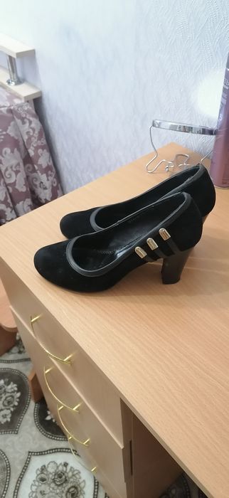 Отдам Замшевые туфли