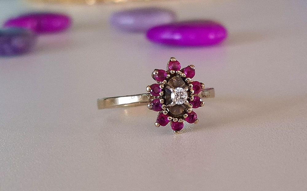 Inel vechi din aur de 18K cu rubine naturale si diamant natural