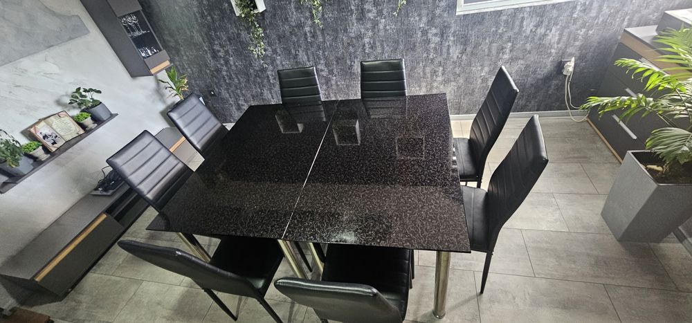 Стъклени маси за хол трапезария