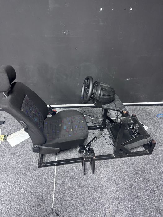 Игровой руль Thrustmaster
