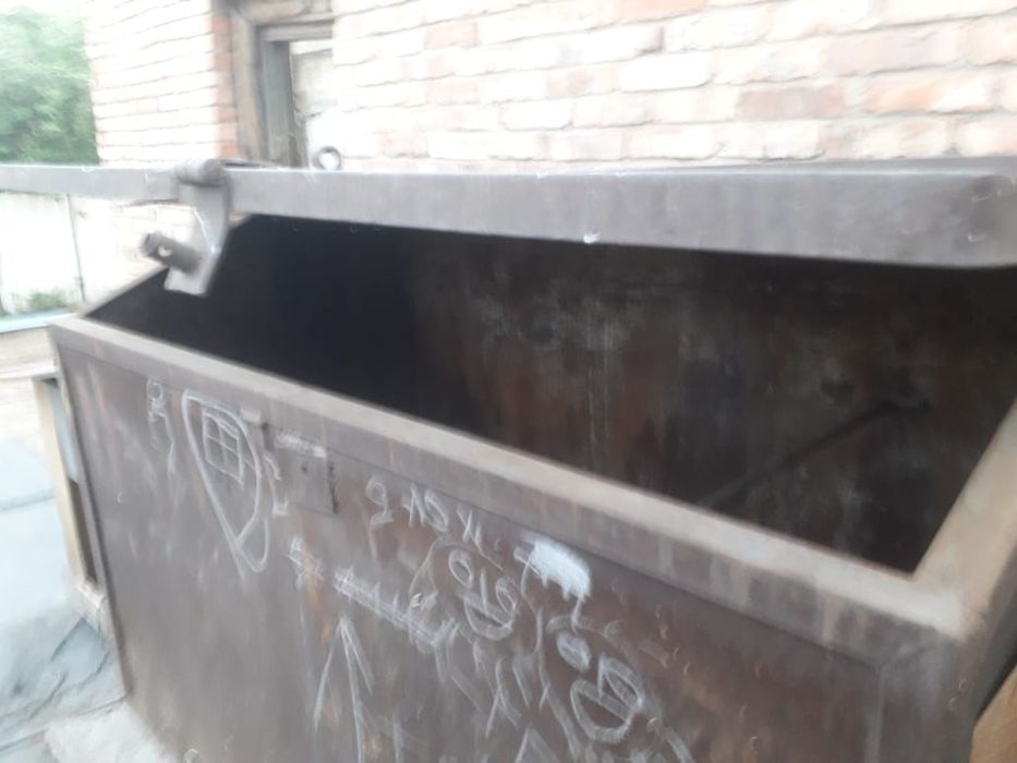 Железный бак для хоз. Нужд