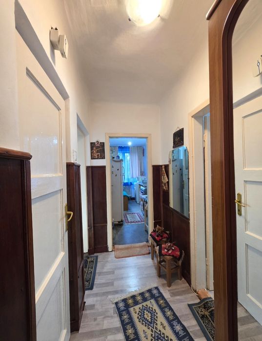 De vânzare Apartament 3 camere • Ștefan Luchian • Etajul 2 din 2 • Suprafață utilă 52,97mp + boxă 3,48mp • Necesită renovare • Preț ușor negociabil !