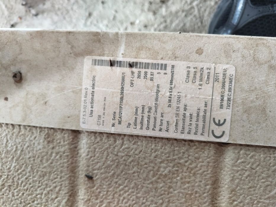 Vând ușa garaj tip rulou electric!!