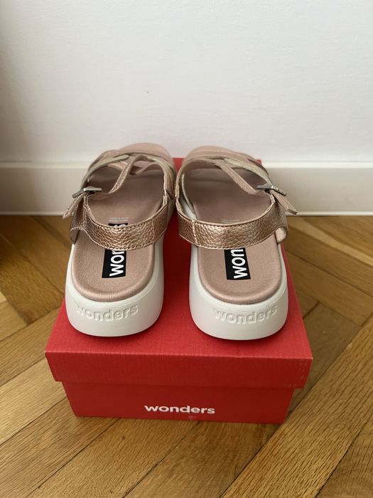 Wonders -Испански сандали