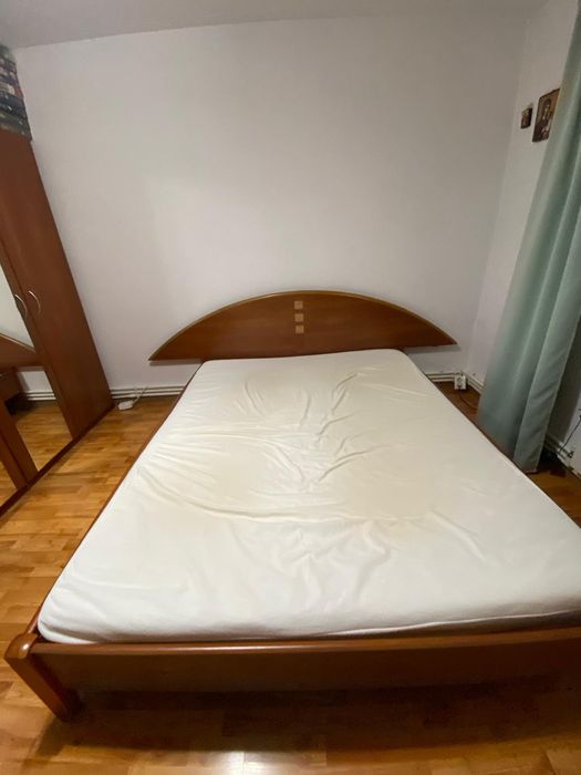 Vând pat dublu cu saltea curata  2 cu 160