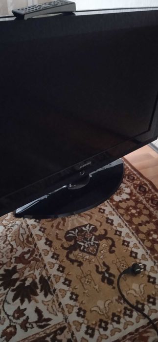 Продавам TVсамсунг плазма работещ с дистанционо