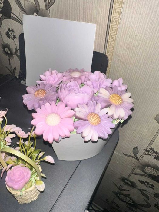 Восъчни цветя за поводи и сапунени цветя