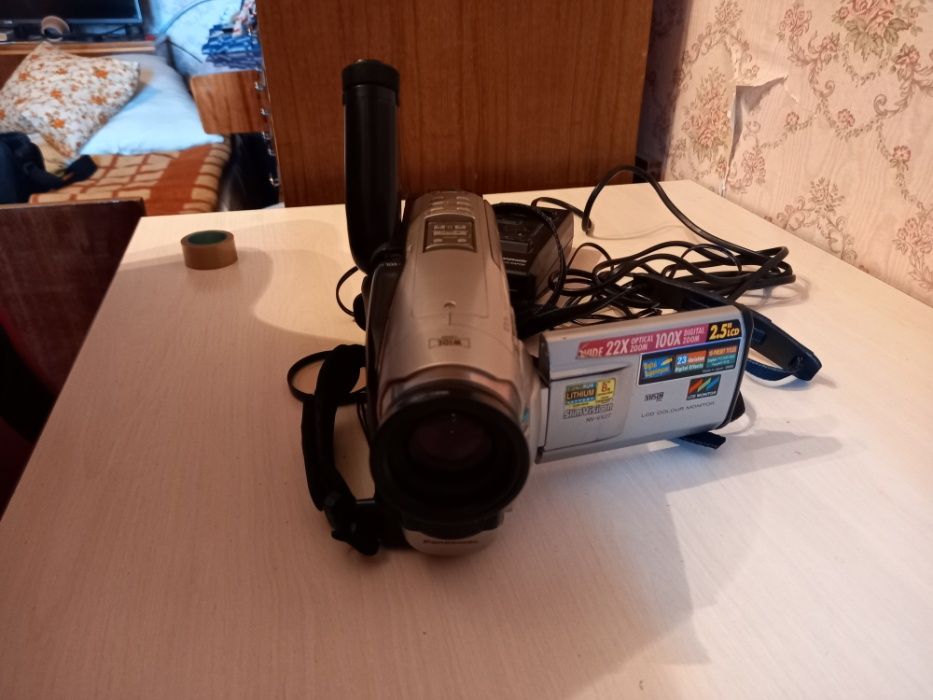 Продам видеокамеру Panasonic NV-VX27EN