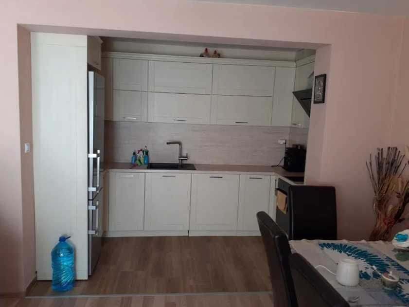 Продава се Тристаен апартамент в Пловдив, Остромила - 127 кв.м за 1221 €/кв.м - Снимка #2