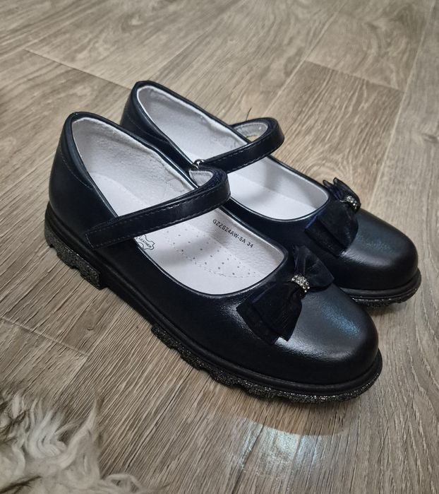 Туфли на девочку.