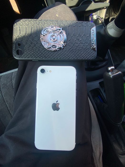 Продам айфон ссе в идеале