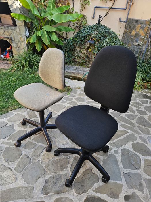 Vand doua scaune de birou în stare perfectă