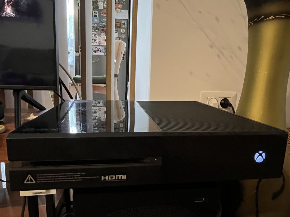 Xbox One 500 GB – Perfect funcțional – Stare foarte bună + controller original