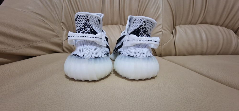 Yeezy      ZEBRA