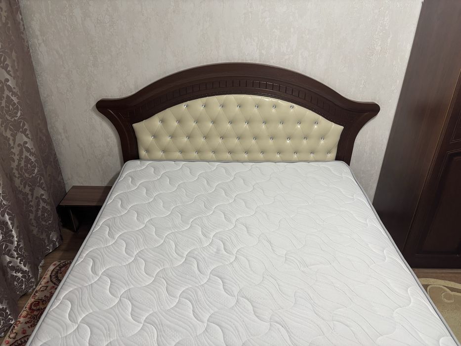 Продается спальный гарнитур