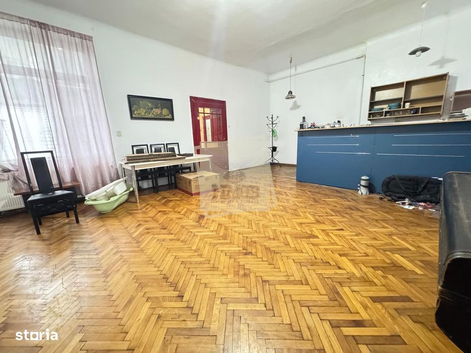 Apartament cu 4 camere 2 bai si balcon in zona Ultracentrala