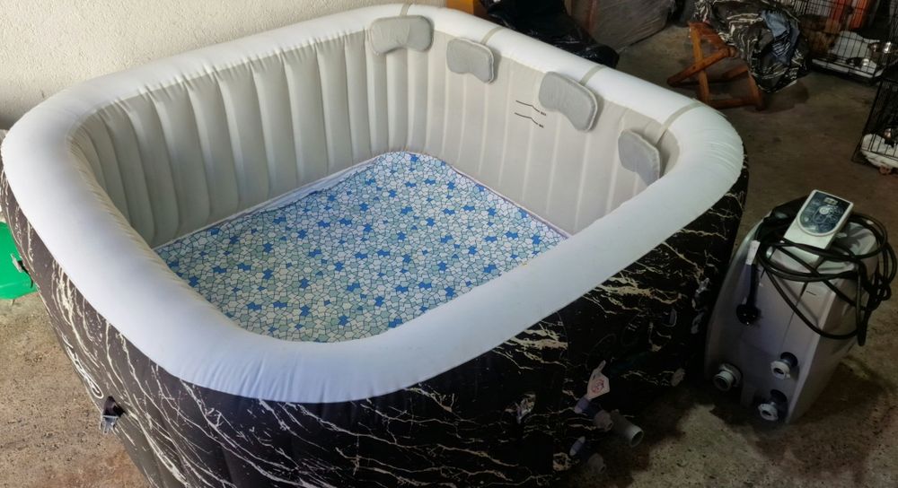 Geacuzi gonflabil.  Piscină