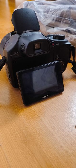 Sony DSC-HX300 se vinde cu tot ce se vede în poze