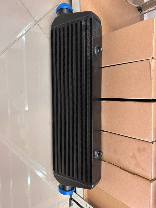 TurboWorks универсален интеркулер Intercooler 550x180x65 Bar&Plate