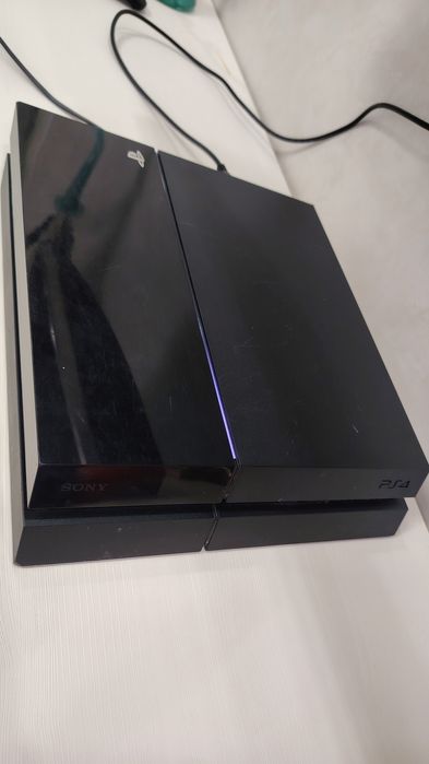 Продам PS 4 fat 1tb