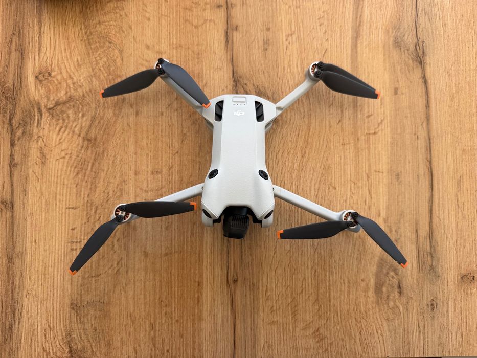 Продавам DJI Mini 4 Pro Fly More Combo