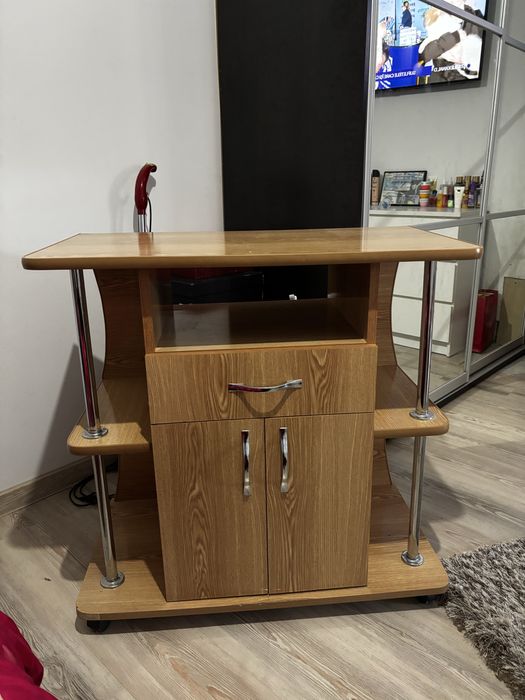 Vand Comoda in stare buna !!