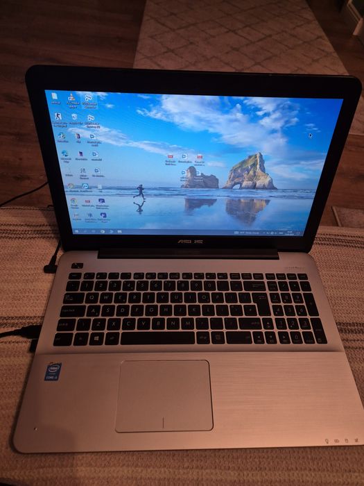 Laptop asus puțin folosit