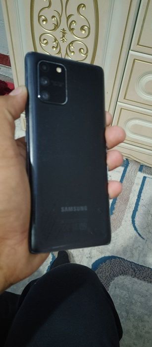 Samsung S10 Lite  6/128 сотилади 115$. Обмен бор.