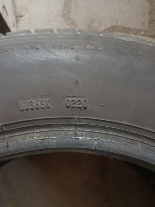 Vând anvelope vară pirelli 195 65 15