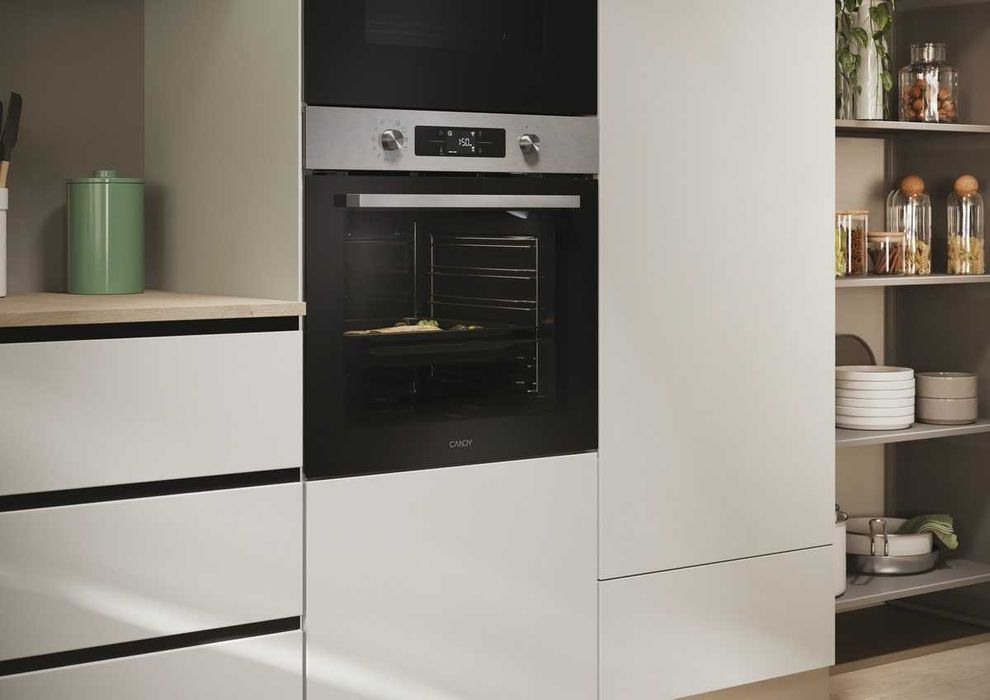 Нова фурна за вграждане Candy 78 литра,пиролиза,WIFI