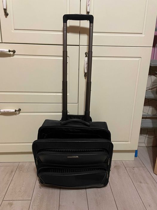 Чанта на колелца за бизнес командировки