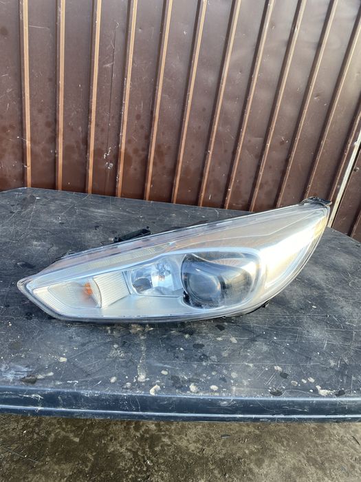 Far stanga xenon ford focus 3 facelift