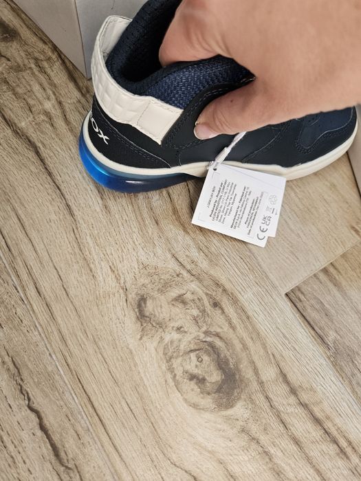 Светещи маратонки Geox НОВИ