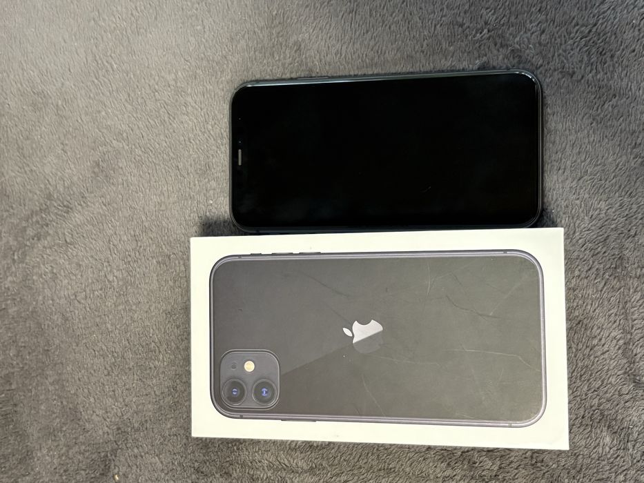 Продавам телефон IPhone 11 black 128GB