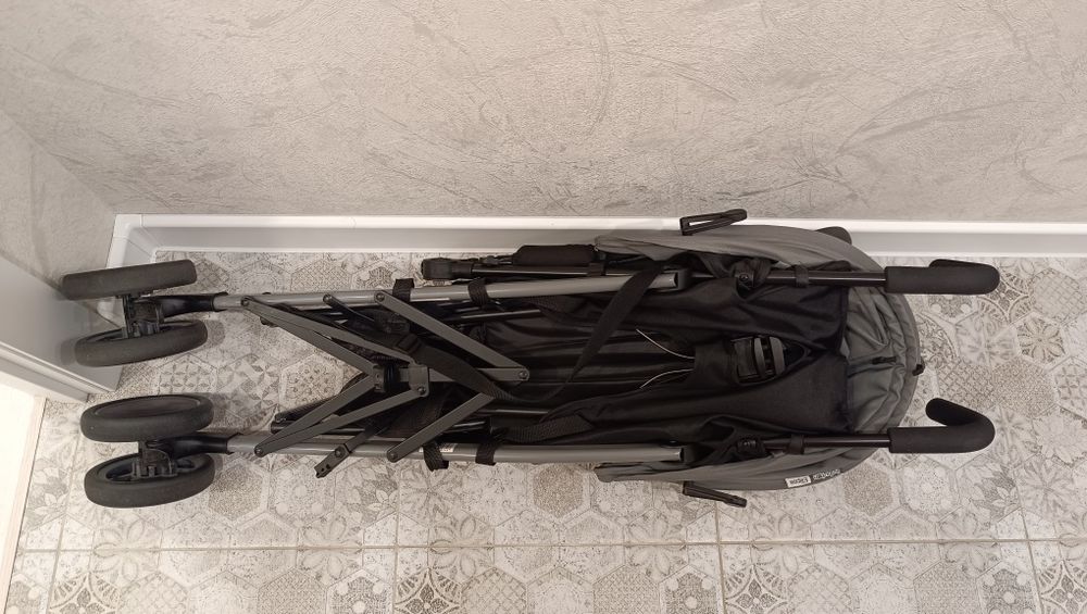 Продам коляску прогулочную BabyGo