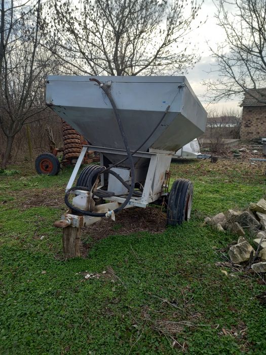 2 бр. Окопни култиватори и торачка