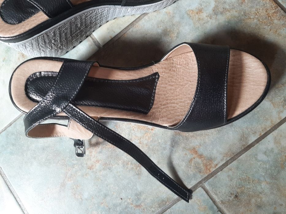 Сандали с платформа