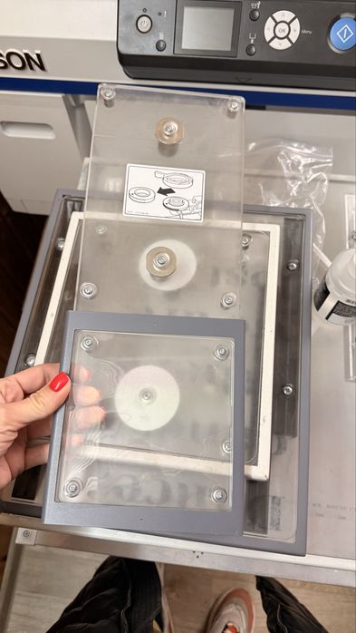 Принтер за директен печат върху текстил EPSON F2000 DTG printer