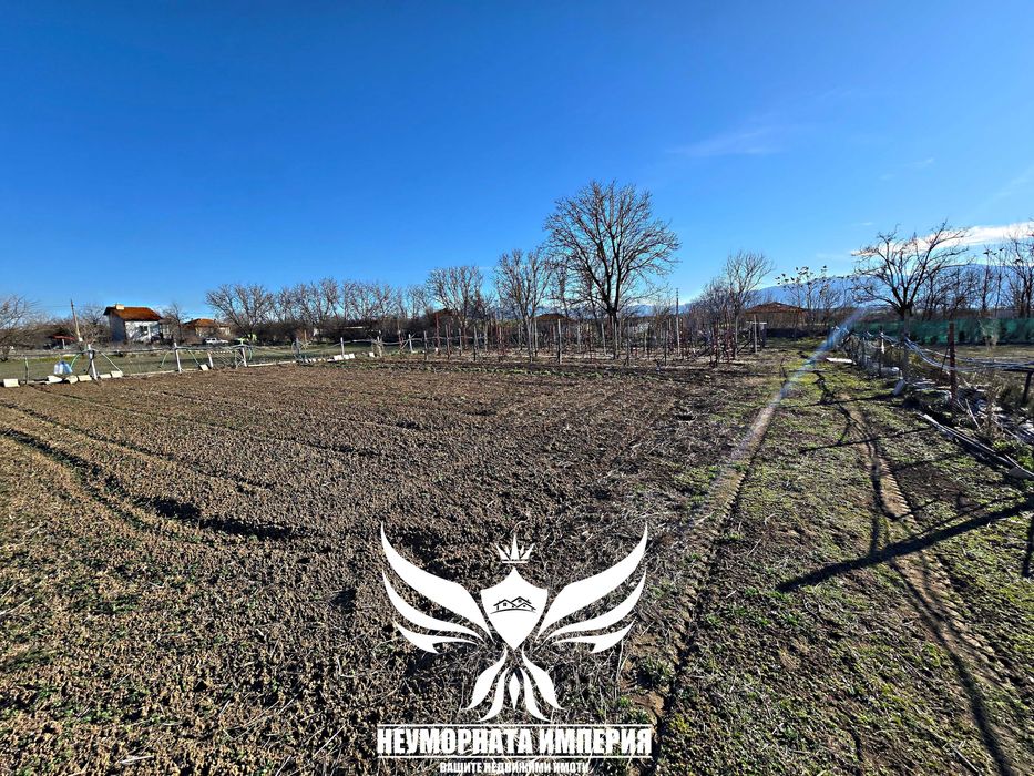 Продавам парцел 1000кв.м. статут УПИ в село Избеглии