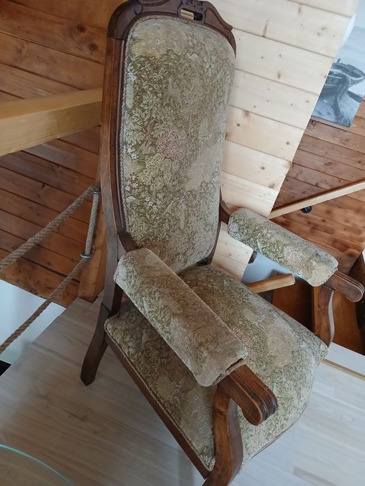 Fotoliu antic din lemn