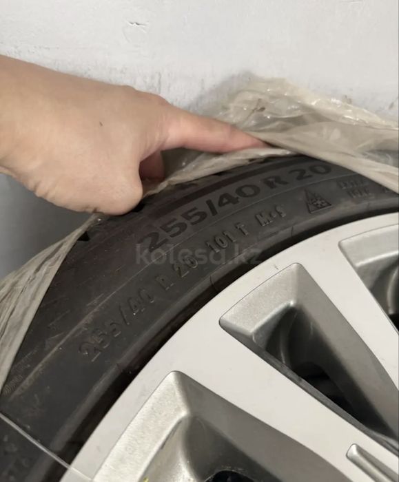 Продам диски ауди (audi) + шины (шипы)