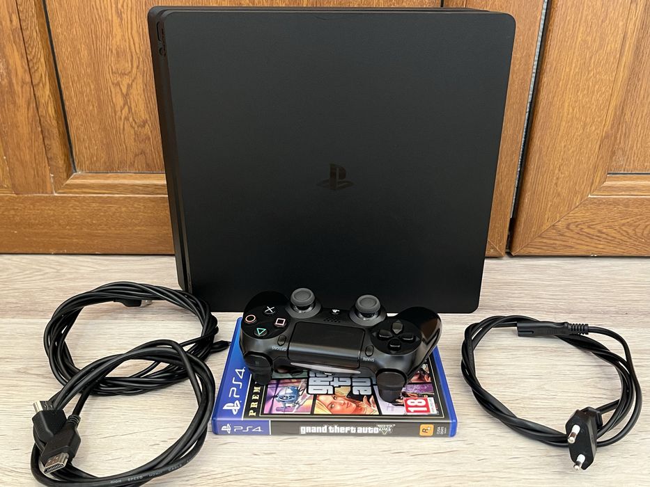 Playstation 4 1TB + GTA 5 Premium Edition.
