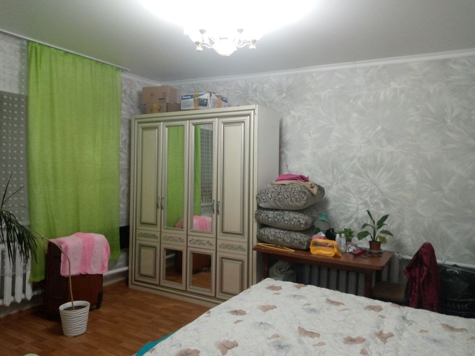 Продаётся два дома с двумя гаражами