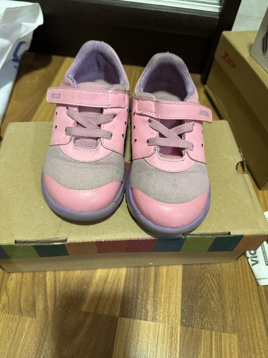 Кроссовки на девочку 28 размер