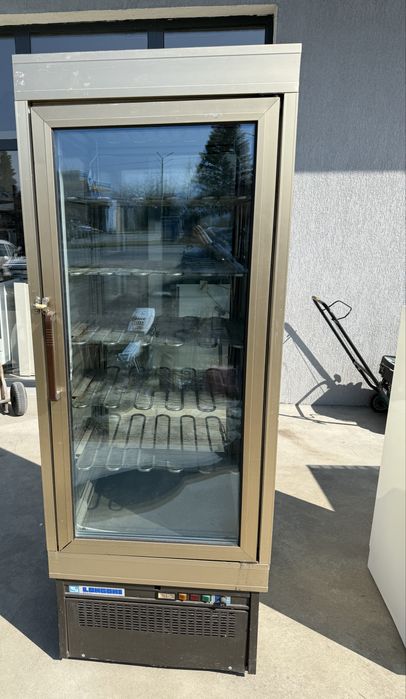 Минусова хладилна витрина