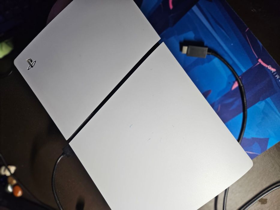 Consola  PlayStation 5 Slim, 825 GB, folosit foarte puțin, o maneta, casti negre gaming  Aquiris cu leduri , 2 jocuri FC 24 & FC 25leduri