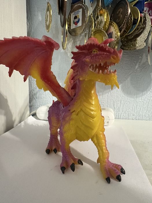 Продам динозавров